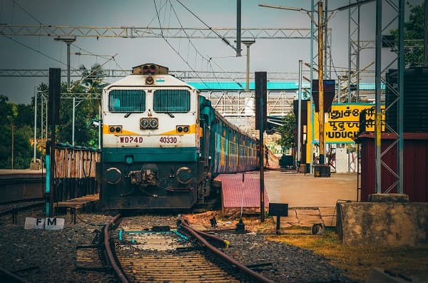 रेल मार्ग से बागेश्वर धाम